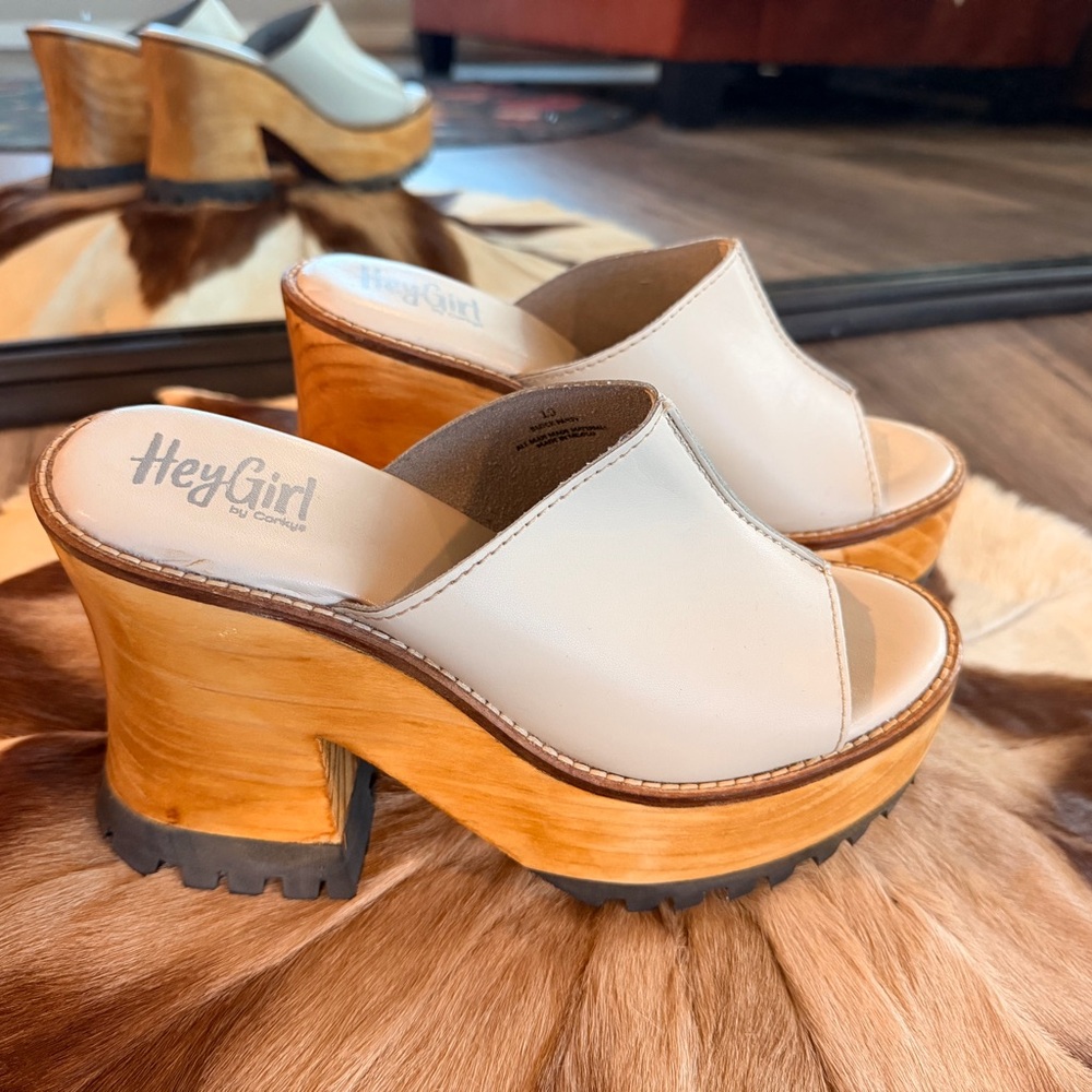NWT Hey Girl by Corkys “Block Party” Platform Mules - Women’s Size 10